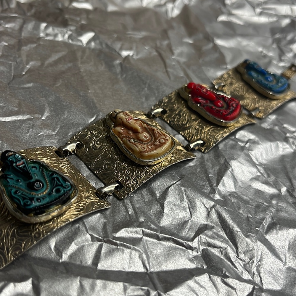 Sitting Monk Spinning Bracelet